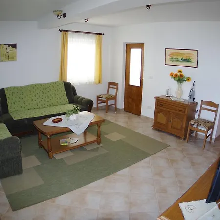 Apartamento Quaint With Garden In