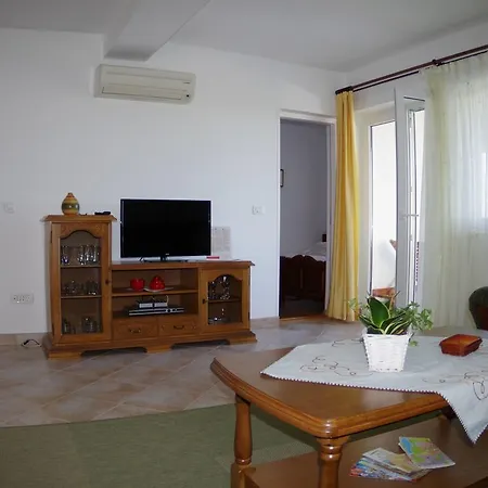 Quaint Apartment With Garden In Pula Apartment Pula