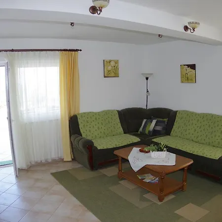 Apartment Quaint Apartment With Garden In Pula *