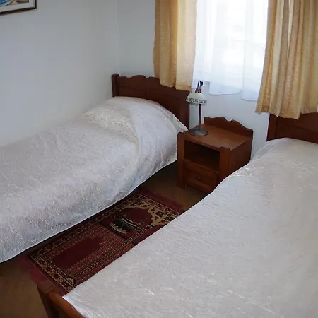 Quaint With Garden In Apartamento Pula