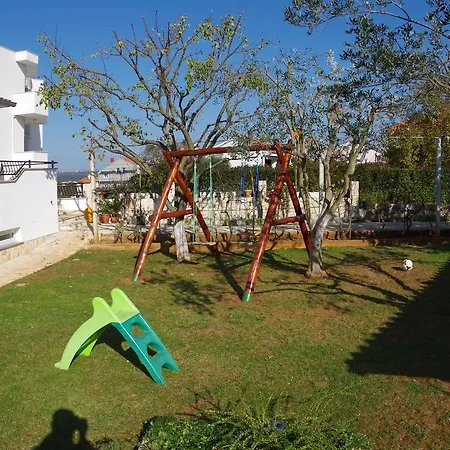 Apartamento Quaint With Garden In
