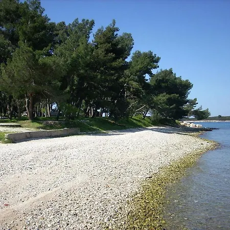 Quaint Apartment With Garden In Pula