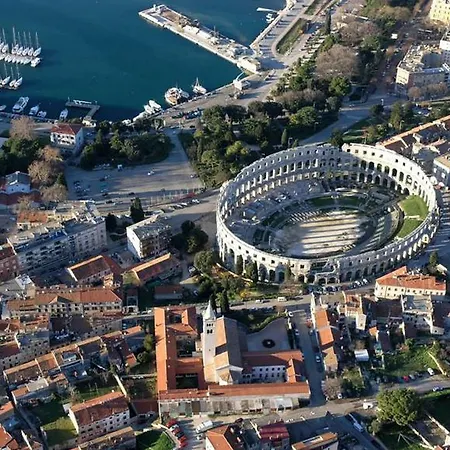 Quaint Apartment With Garden In Pula Apartment Pula