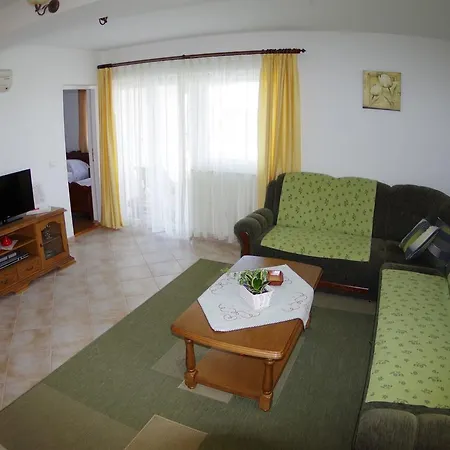 Quaint With Garden In *