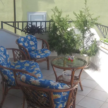 Appartamento Quaint With Garden In Pola